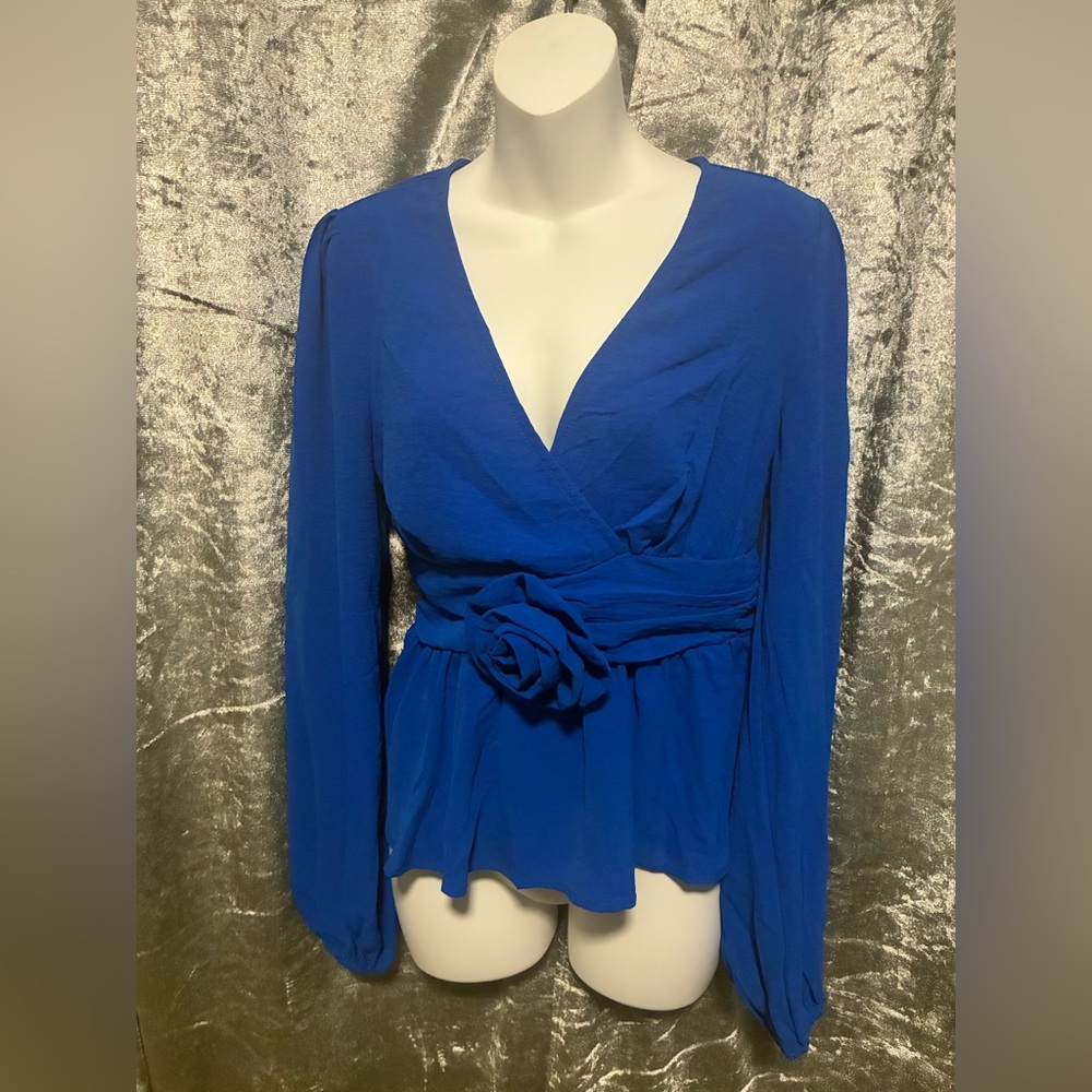 New beautiful bluse color royal blue size Small